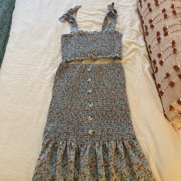 SOLD: Crop and skirt set - Picture 2 of 4